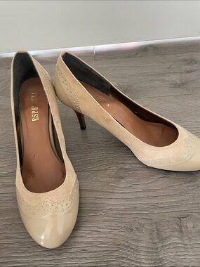 Espere Vintage Beige Mid Heel Pumps